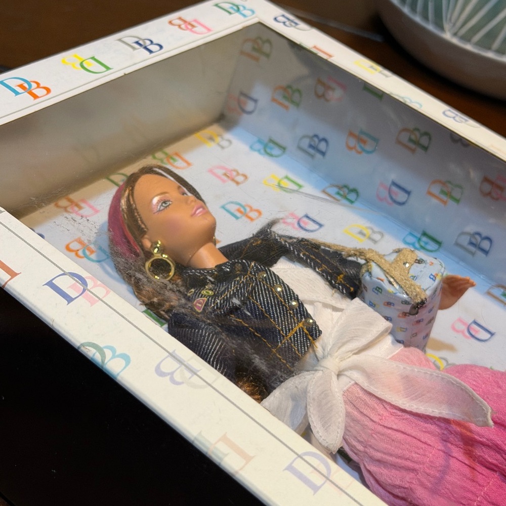 Dooney and Bourke Barbie Doll Pink Collectors Edition 2006 - Picture 11 of 12